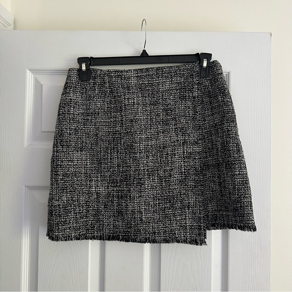 Size L Loveriche Black Tweed Mini Wrap Skirt - Picture 1 of 5